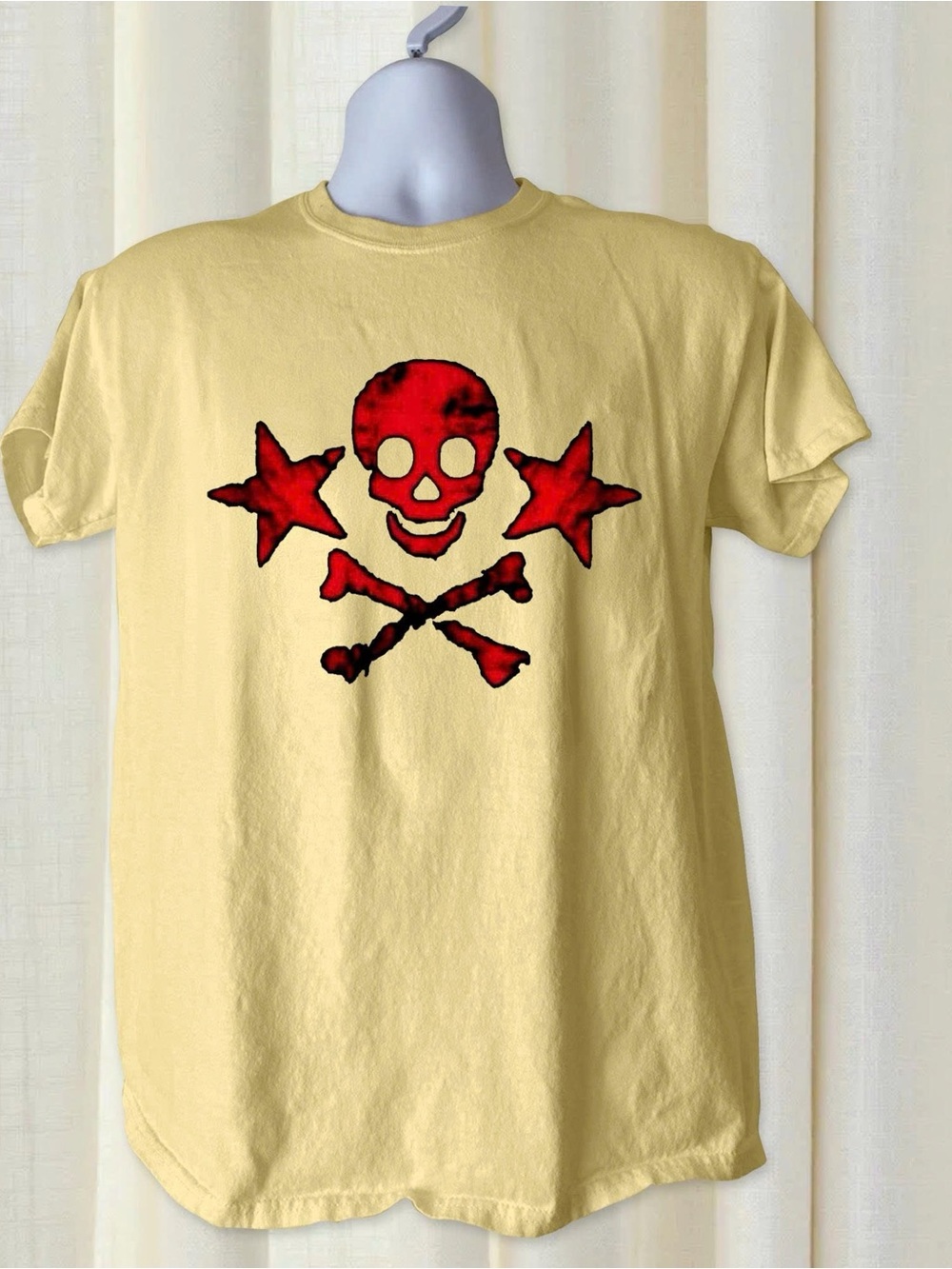 Red Skull & Star Graphic Gildan Yellow TShirt Women Streetwear Halloween